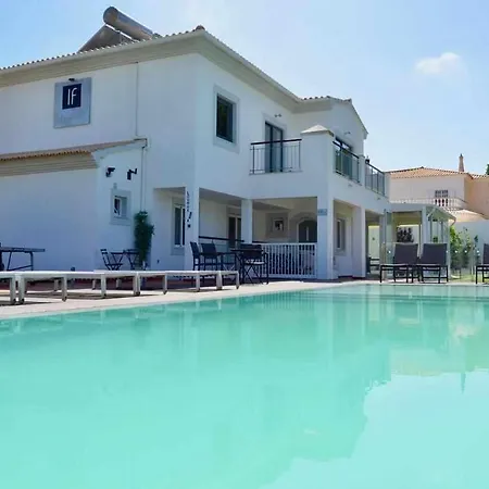 W Private Pool, Tennis Courts & Golf Putt Hébergement de vacances *
