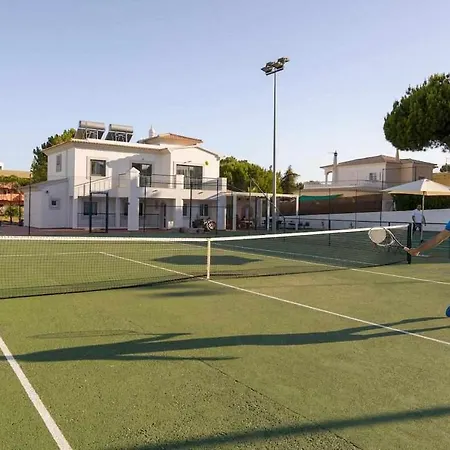 W Private Pool Tennis Courts & Golf Putt *
