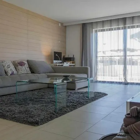 בית נופש | W/ Private Pool, Tennis Courts & Golf Putt