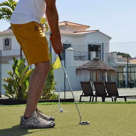 W Private Pool Tennis Courts & Golf Putt *