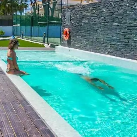 别墅 W Private Pool Tennis Courts & Golf Putt