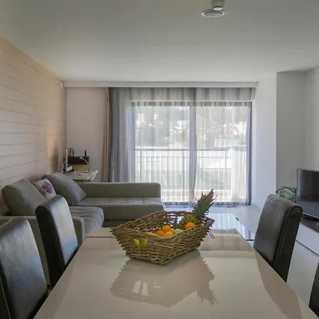 W Private Pool Tennis Courts & Golf Putt 别墅 *