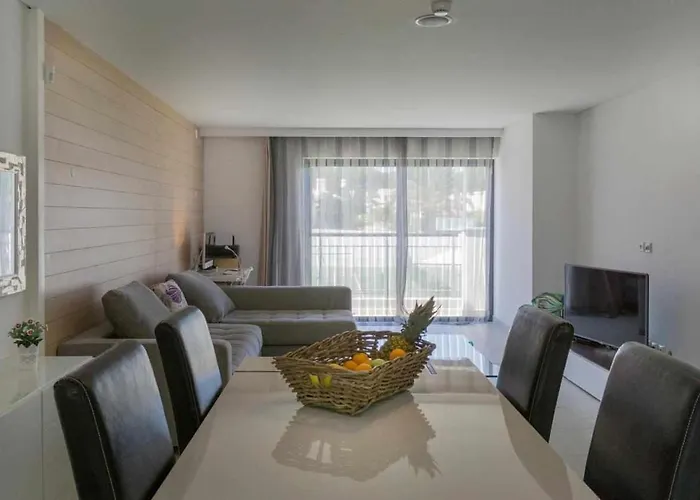 | W/ Private Pool, Tennis Courts & Golf Putt Vakantiehuis *