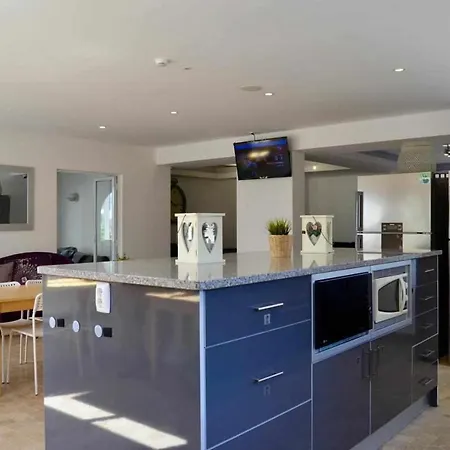 | W/ Private Pool, Tennis Courts & Golf Putt Tatil Evi